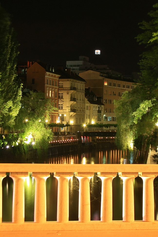 Lubiana by night.JPG